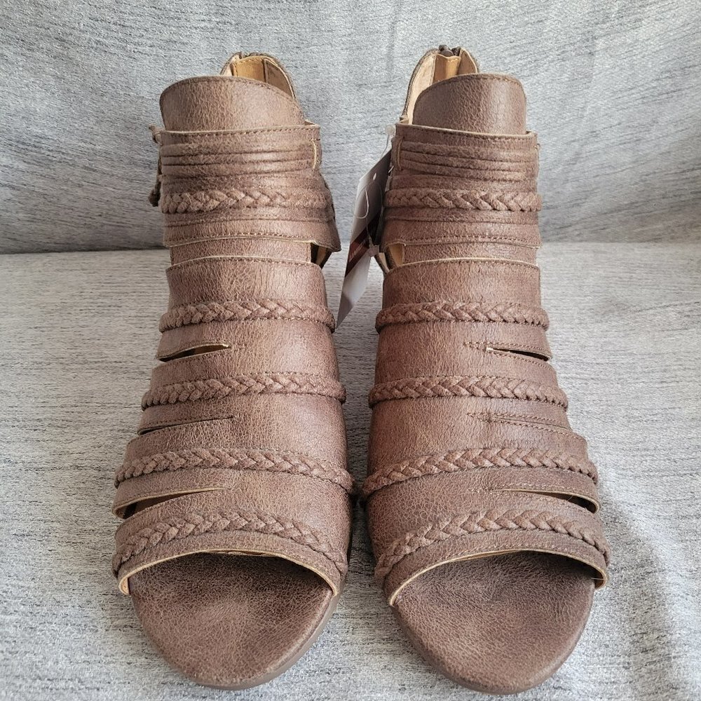 NWOT Not Rated - Cullie Open Toe Chunky Wooden Heel Sandal